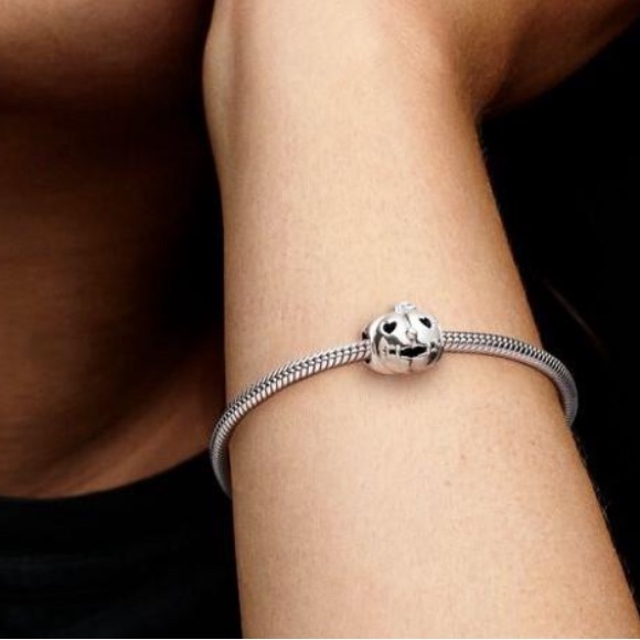 Pandora Autumn Trio of charms: pumpkin 🎃, scarecrow 👨‍🌾, and candy corn! - Picture 5 of 14